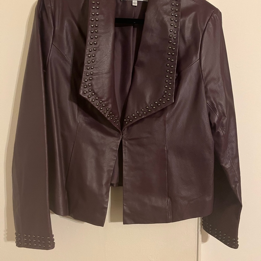 Pamela McCoy Purple Leather Jacket with Fitted Silhouette and Notched Lapel